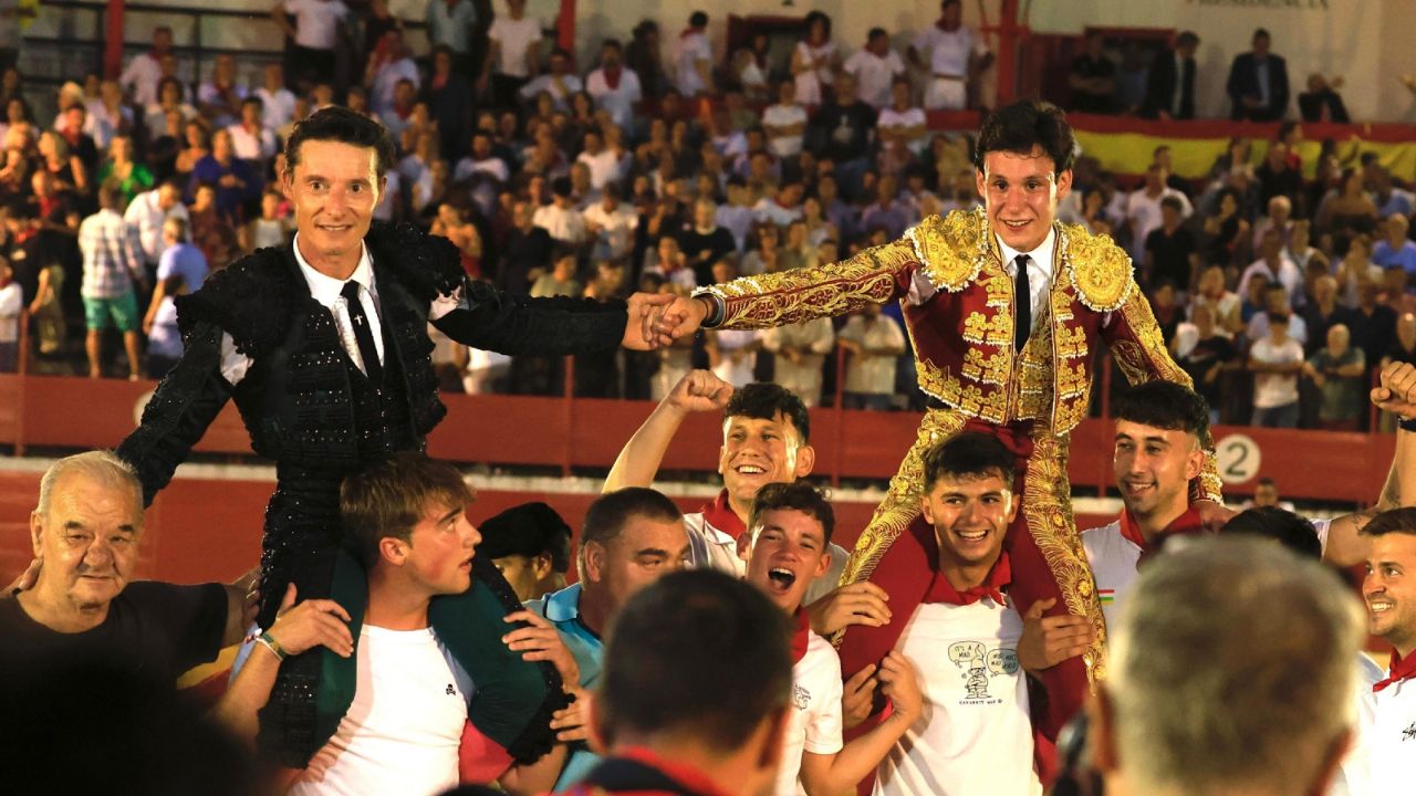 Diego Urdiales y Fabio Jiménez, a hombros en Alfaro en una tarde de torería y alternativa soñada