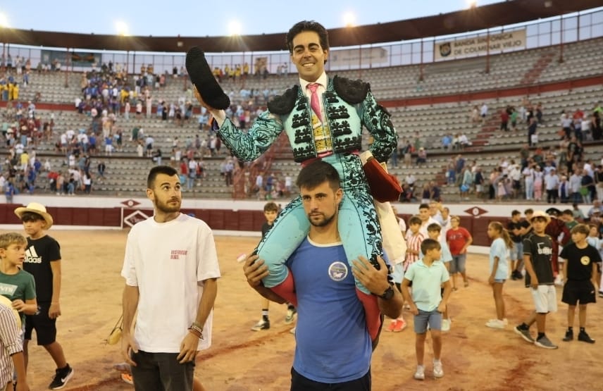 Miguel de Pablo abre la Puerta Grande de Colmenar Viejo en la apertura de feria