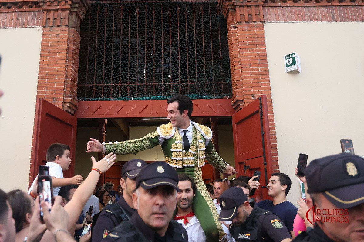 Tomás Rufo abre la Puerta Grande de Gijón
