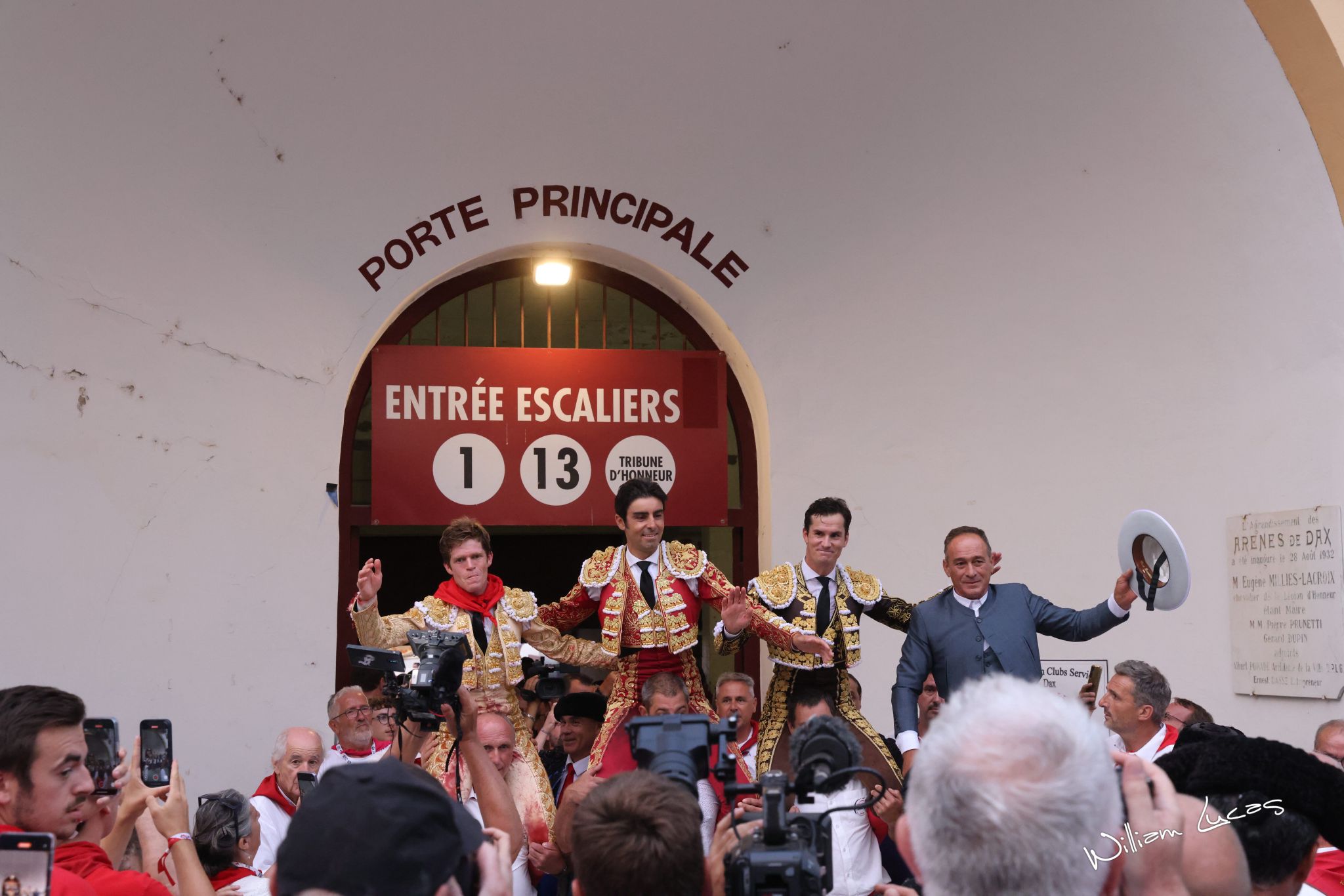 Perera, Luque y Borja Jiménez abren la Puerta Grande con los toros de El Freixo en una gran tarde en Dax