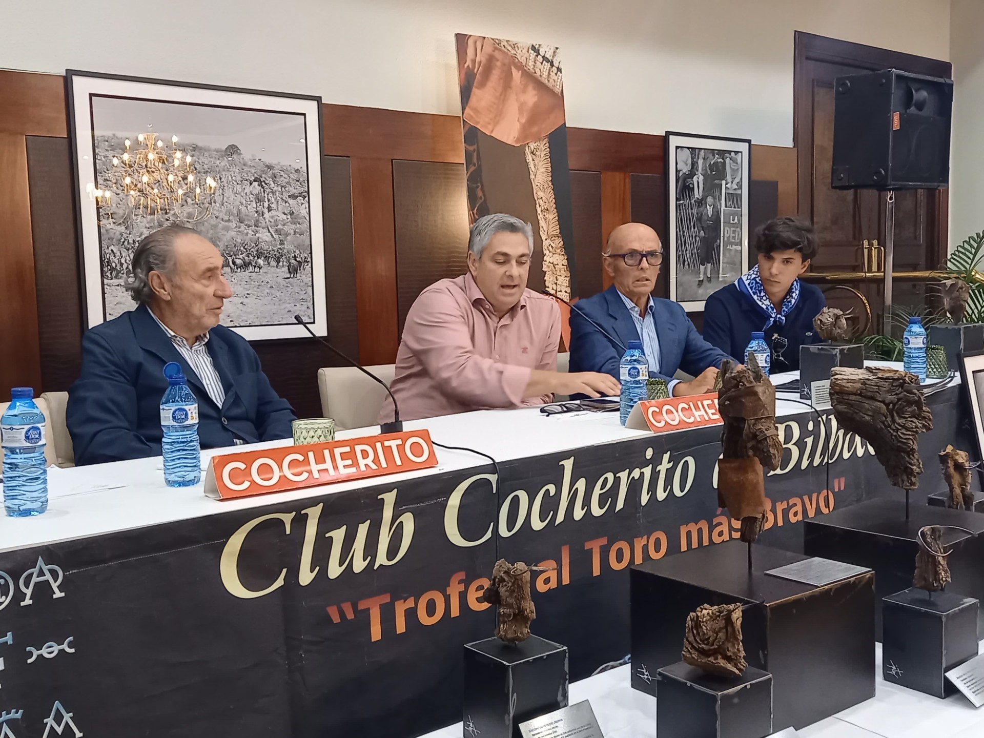 Sexto y último coloquio vespertino del Club Cocherito de Bilbao, tras la corrida mansa de Fuente Ymbro
