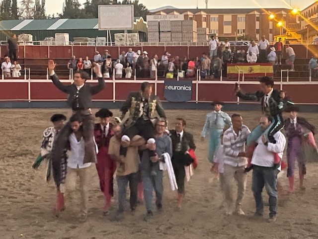 Puerta grande para los tres actuantes en Guadix