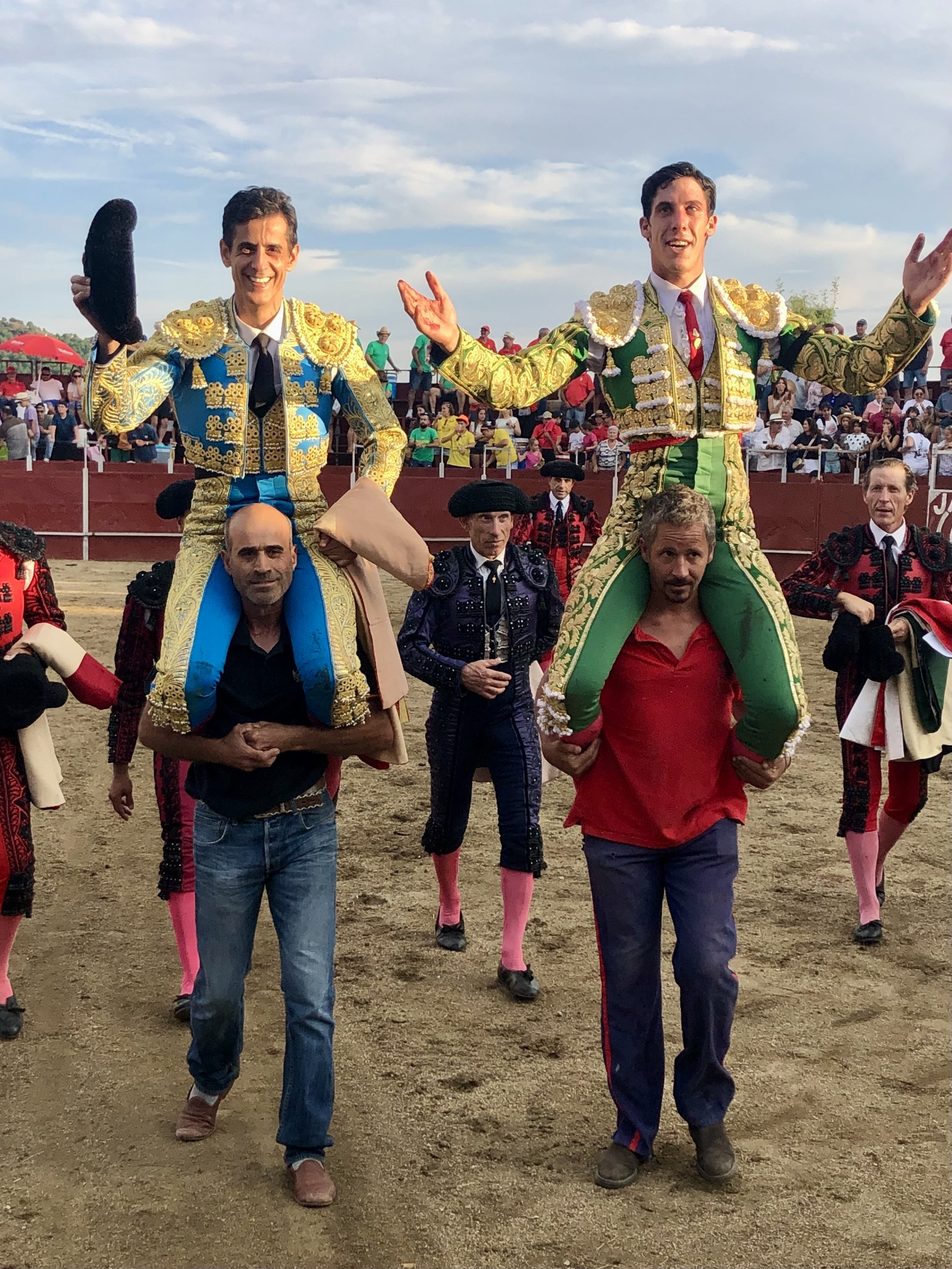 Víctor Janeiro y Diego García triunfaron en el mano a mano de San Bartolomé de Pinares, en el que se lidiaron toros de la ganadería de Aurelio Hernando