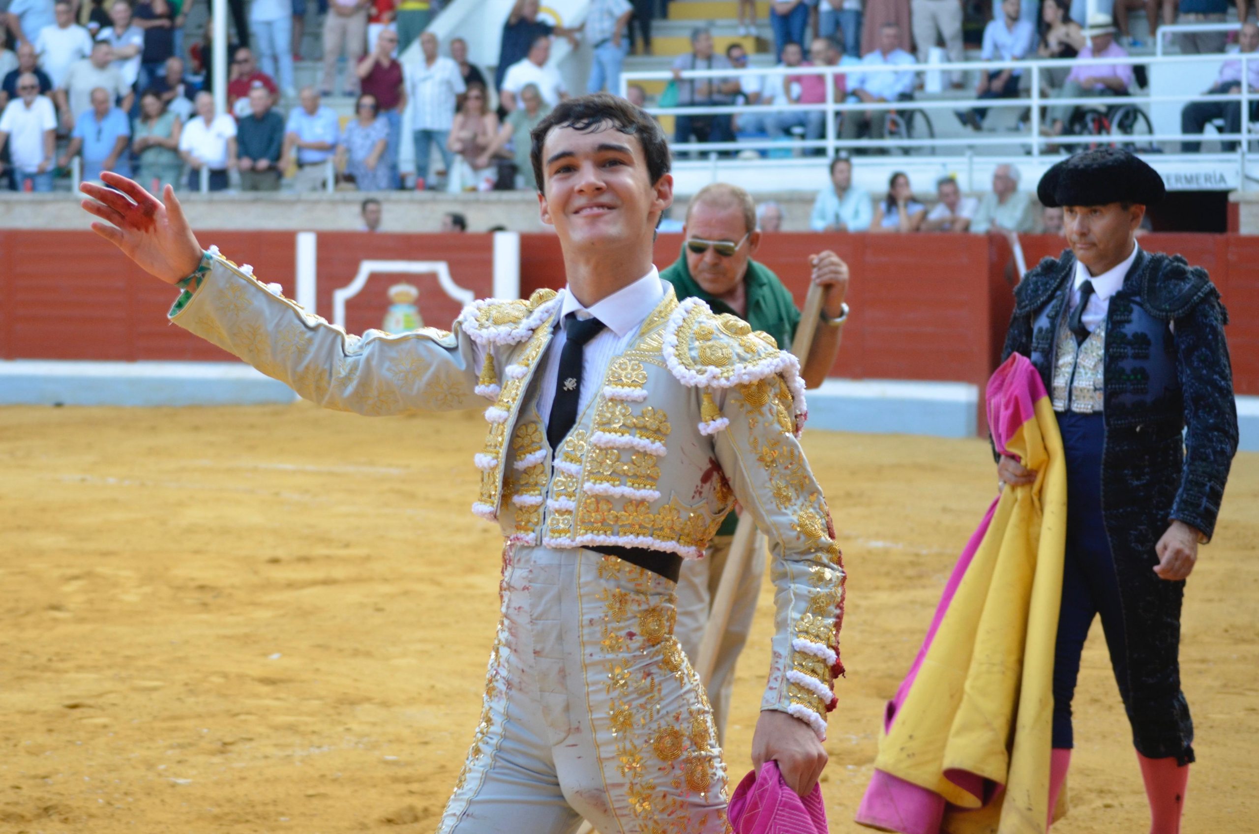 Tomás Bastos y Gonzalo Capdevila cortan una oreja en la brava novillada de Mayalde