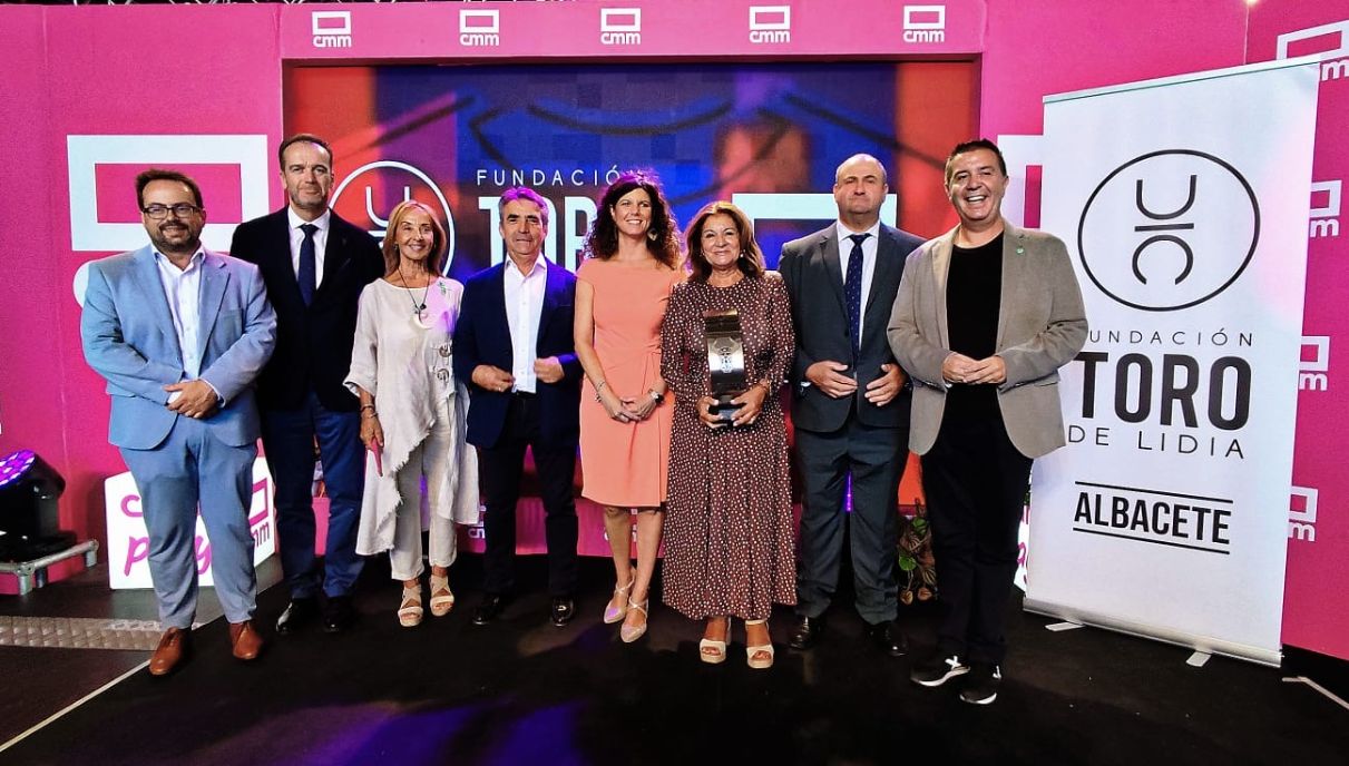 El Capítulo de la Fundación Toro de Lidia en Albacete entrega el Premio 2025 al equipo de retransmisiones taurinas de CMMedia