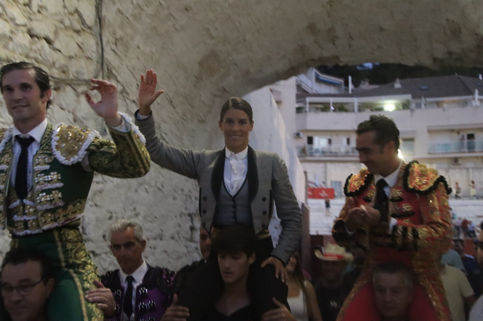 Tarde apoteósica en Cazorla: Lea Vicens, El Fandi y Curro Durán, en hombros con catorce orejas y dos rabos