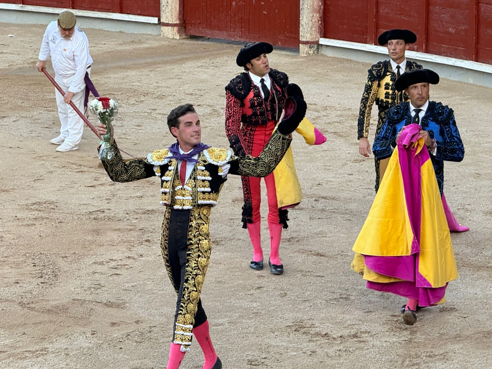 Fernando Adrián reaparece triunfal y abre la Puerta Grande en Guadalajara