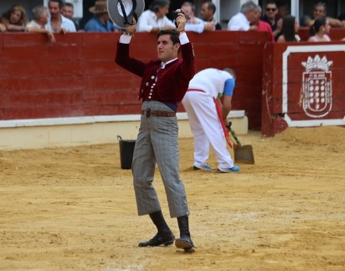 Guillermo Hermoso de Mendoza corta la única oreja en una tarde sin opciones en Medina del Campo