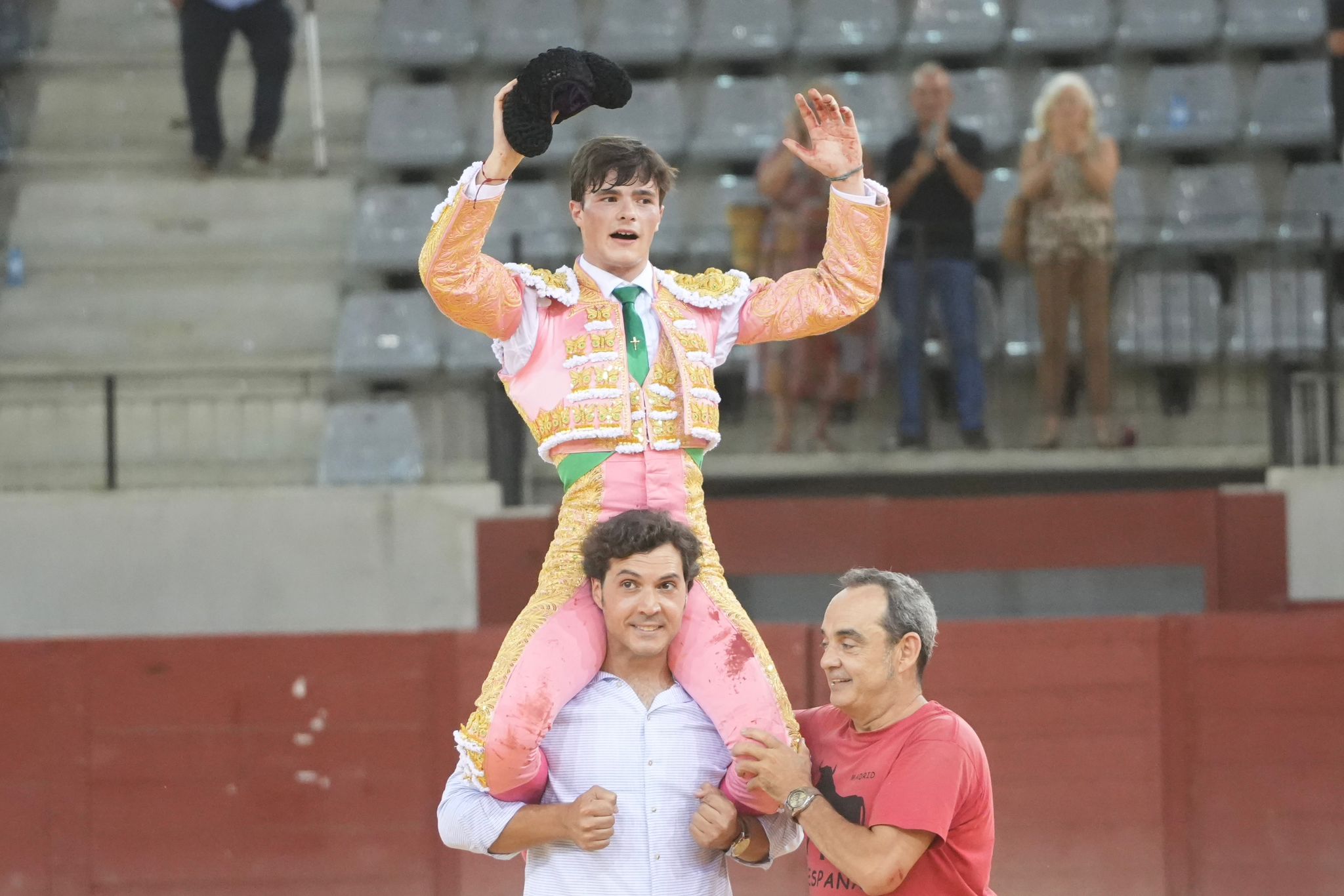 Tristán Barroso abre la Puerta Grande en Villena