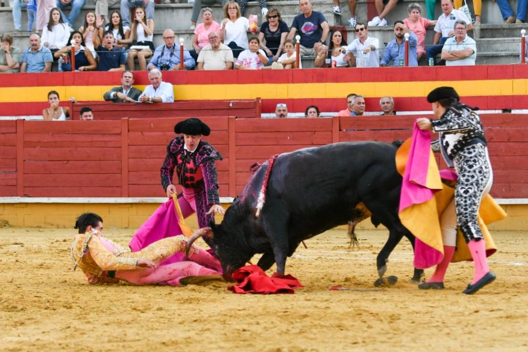 Grave cornada a Bruno Aloi en la plaza de toros de El Álamo