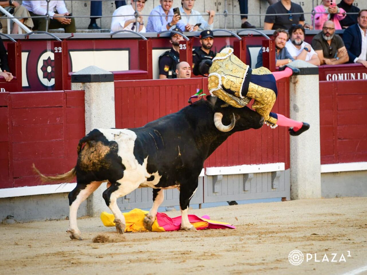 Serafín Marín, cornada ascendente de 30 cm en el muslo derecho en Las Ventas