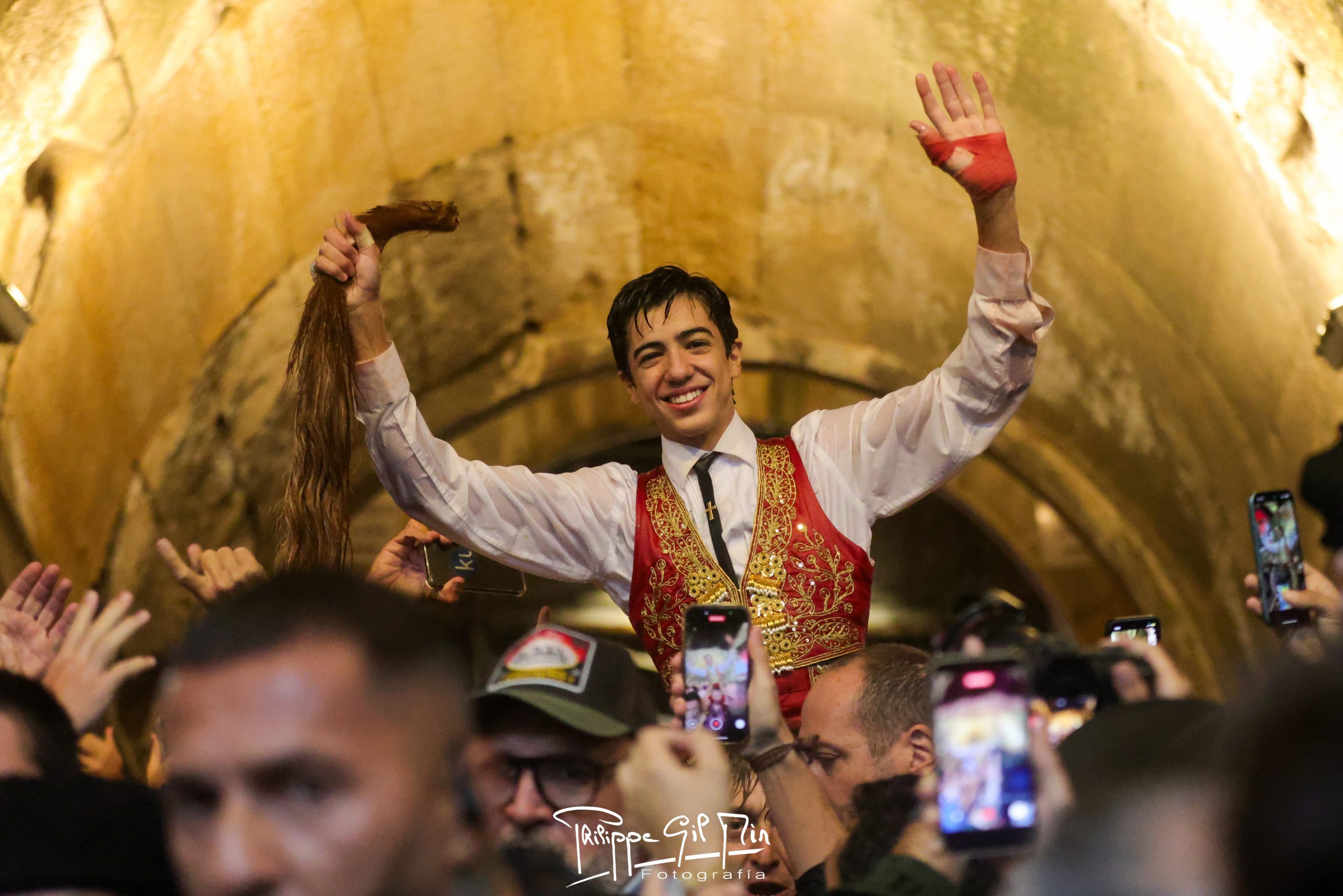 Marco Pérez arrasa en Nimes con cinco orejas y un rabo en la Corrida de la Juventud