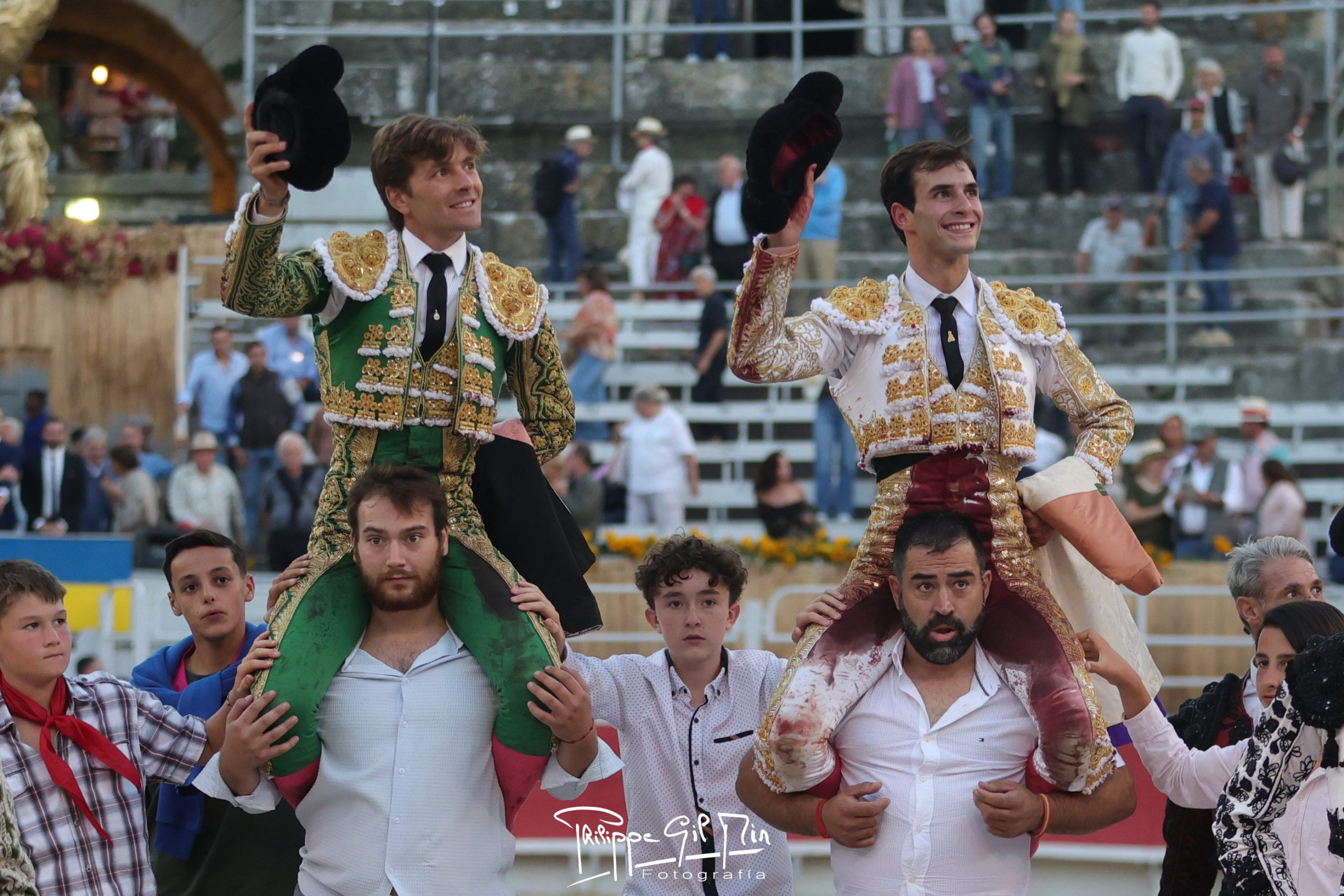 Triunfo rotundo de Juan Leal y Navalón con dos toros de vuelta al ruedo de Margé en Nimes