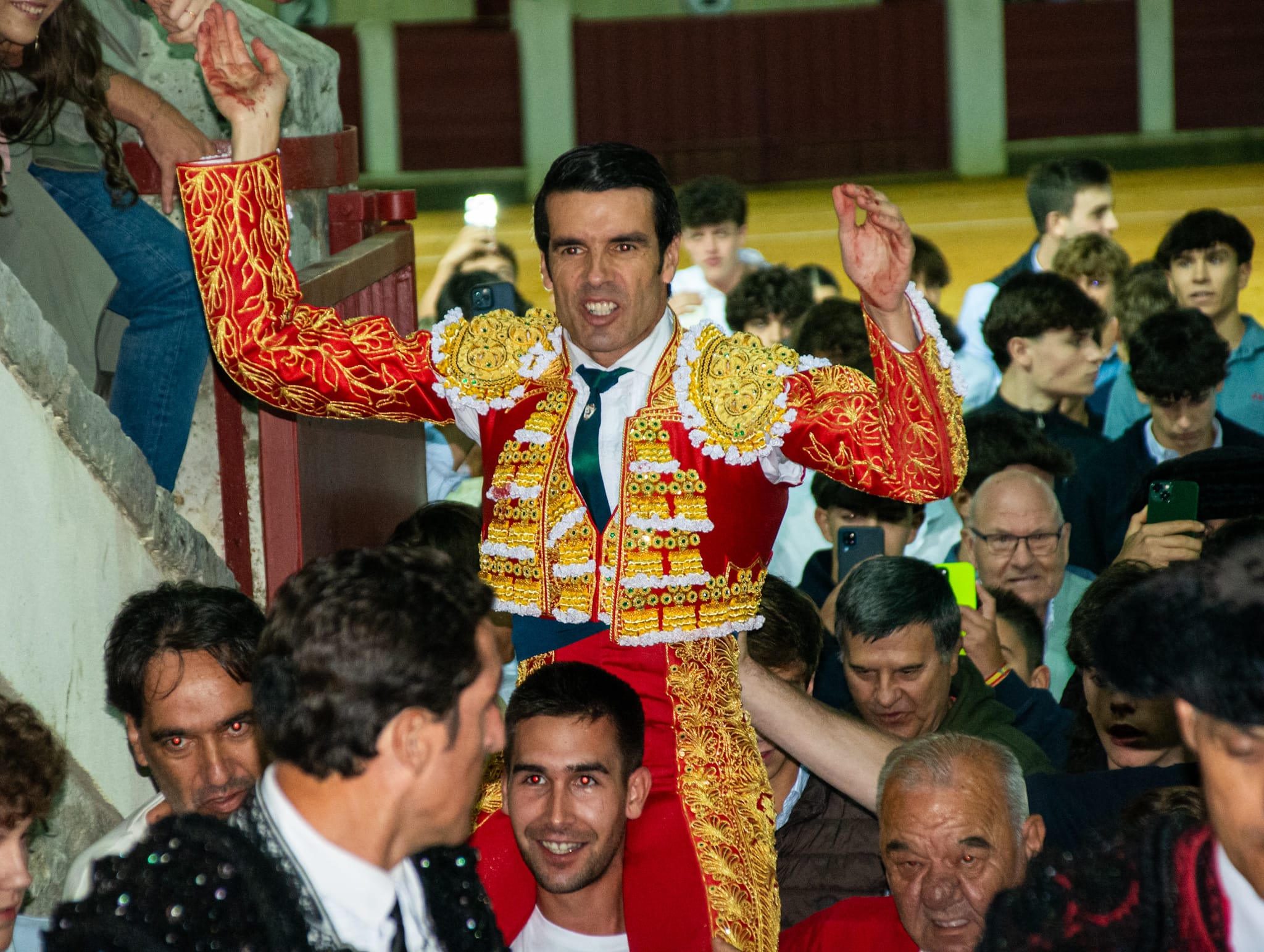 Talavante deja lo más destacado en un mano a mano que no terminó de romper