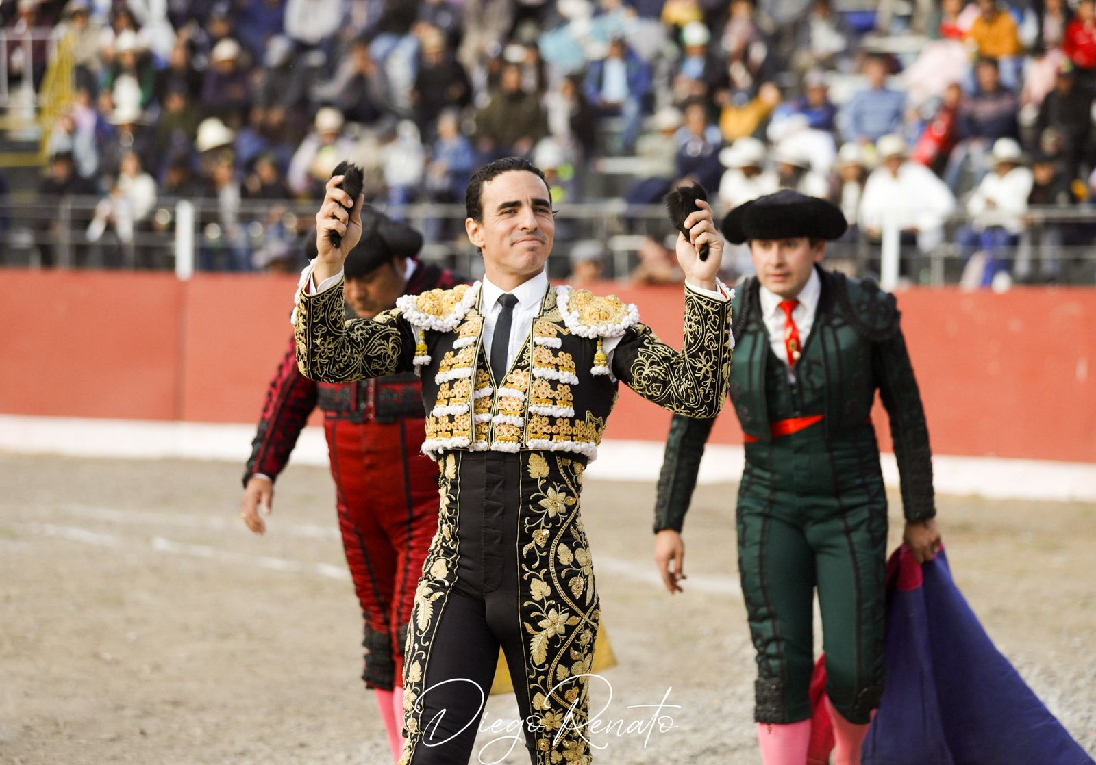 Joaquín Galdós por naturales, dos orejas en Canta