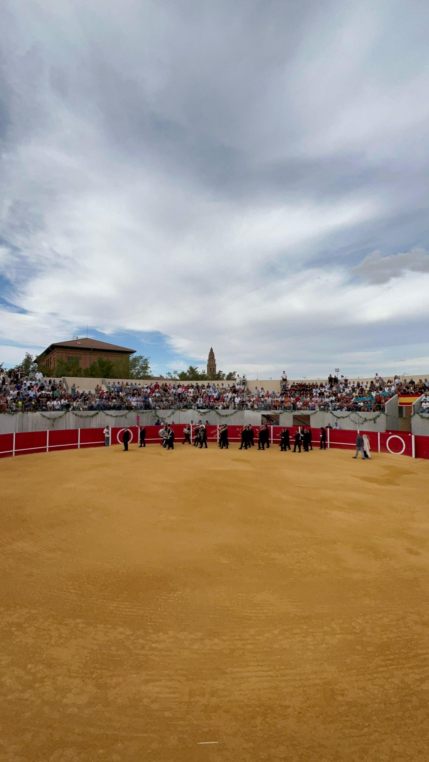 Alaejos estrena su plaza de toros con una puesta en escena impecable