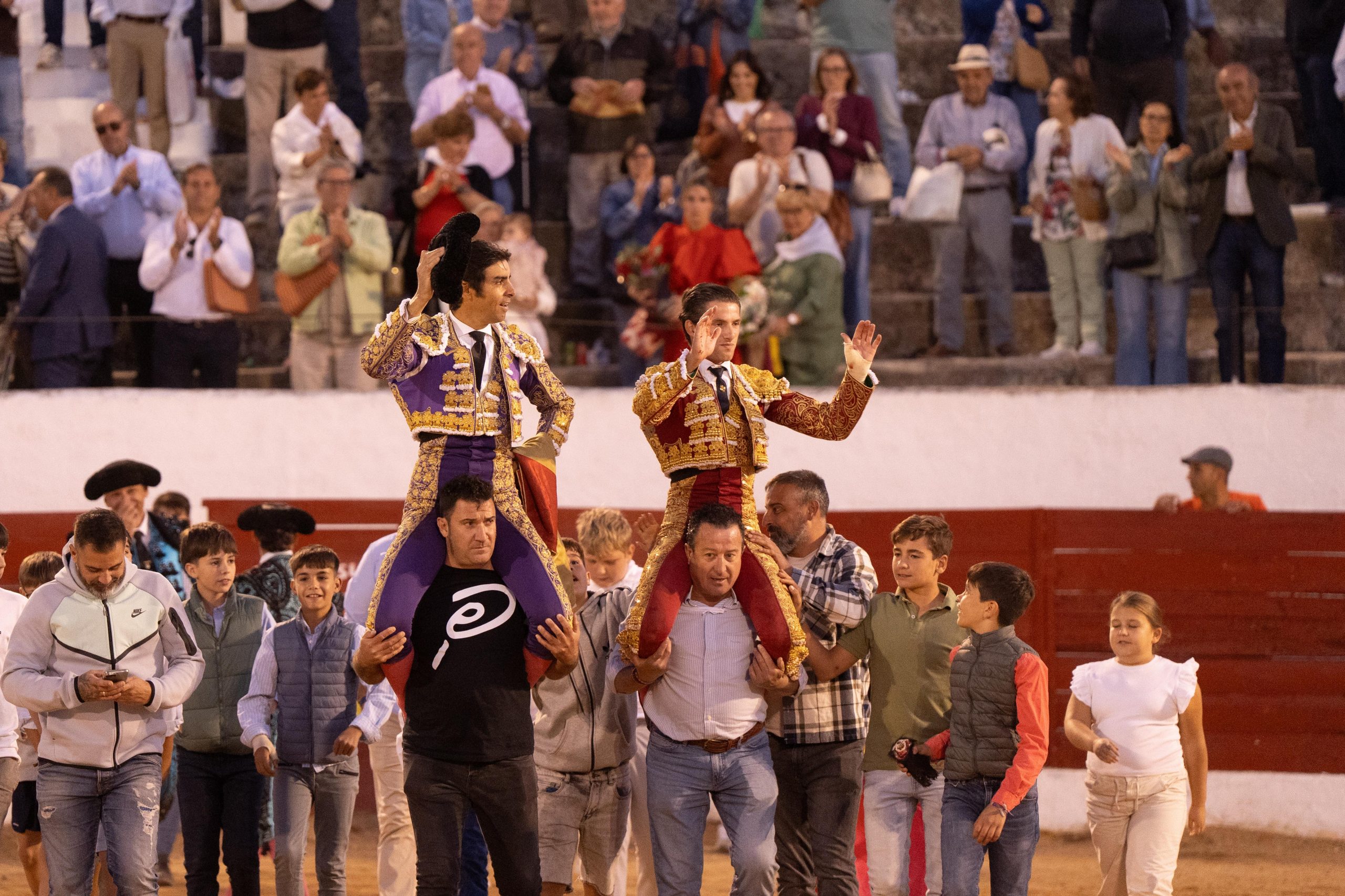 Triunfal alternativa de Villita en Consuegra en tarde de magisterio de Perera