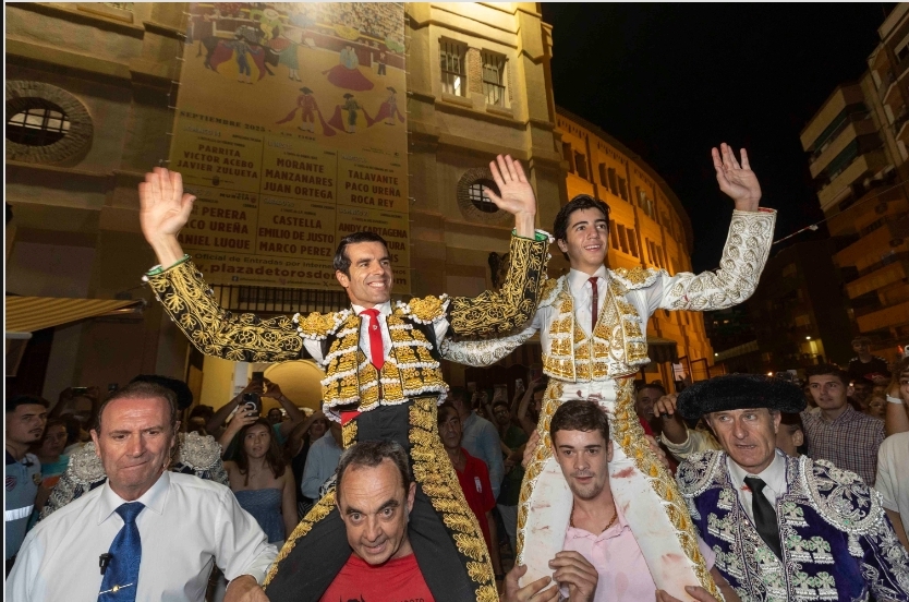 Predisposición de Marco Pérez y sedosidad de Emilio de Justo ante un desfondando encierro de Juan Pedro Domecq