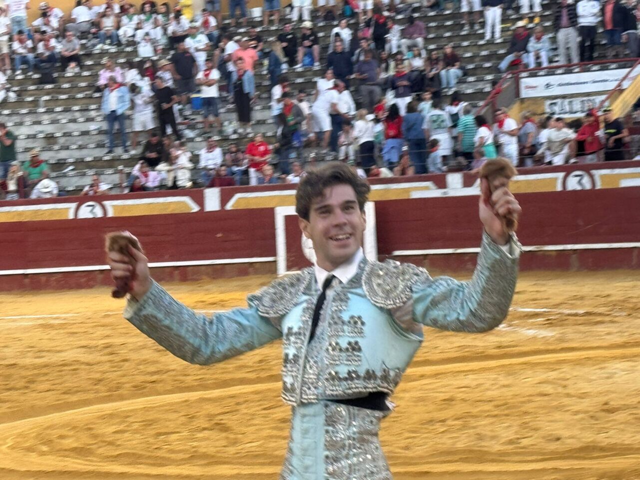 Salvador Herrero cierra con triunfo la feria de Cuéllar al cortar dos orejas al mejor novillo de Aurelio Hernando