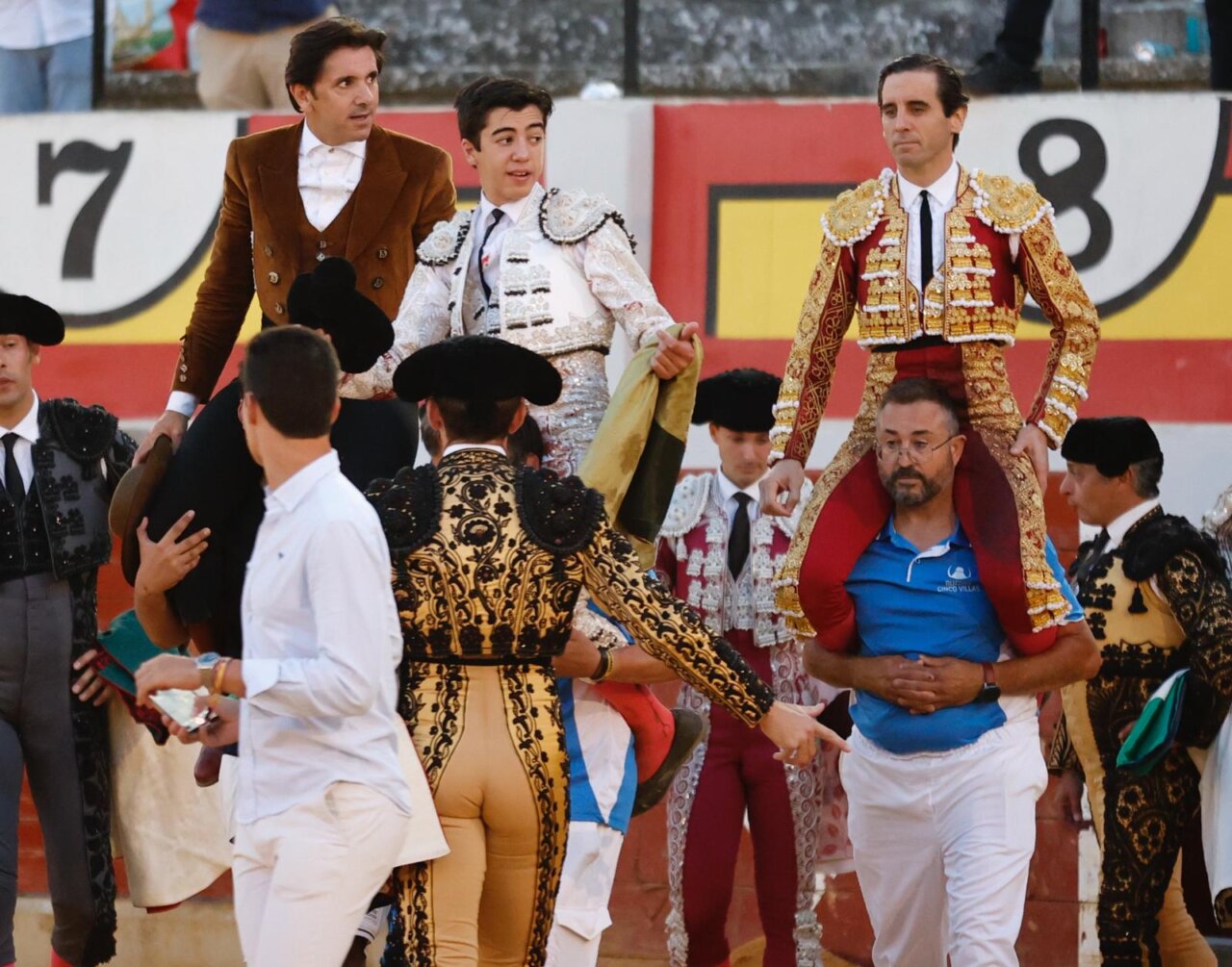 Tarde de Puerta Grande para Diego Ventura, Juan Ortega y Marco Pérez en una triunfal corrida mixta