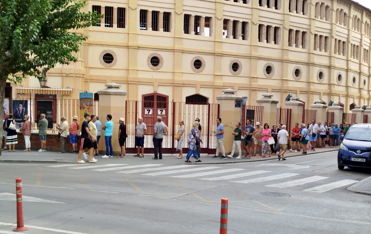 Ambientazo y largas colas en el primer día de venta en taquilla para la Feria de Murcia