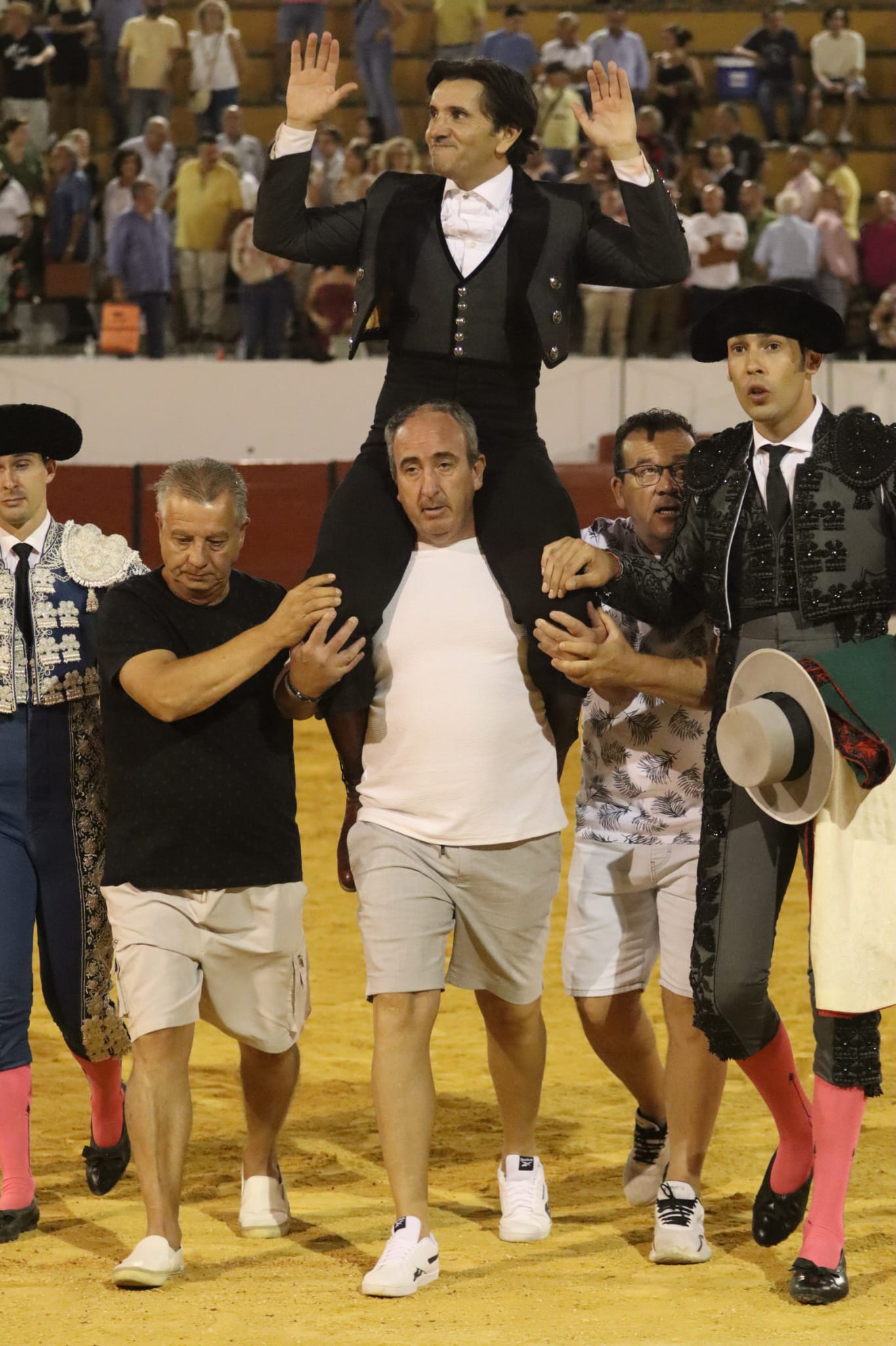 Diego Ventura arrasa en Villanueva con cuatro orejas y rabo en un ‘No hay billetes’