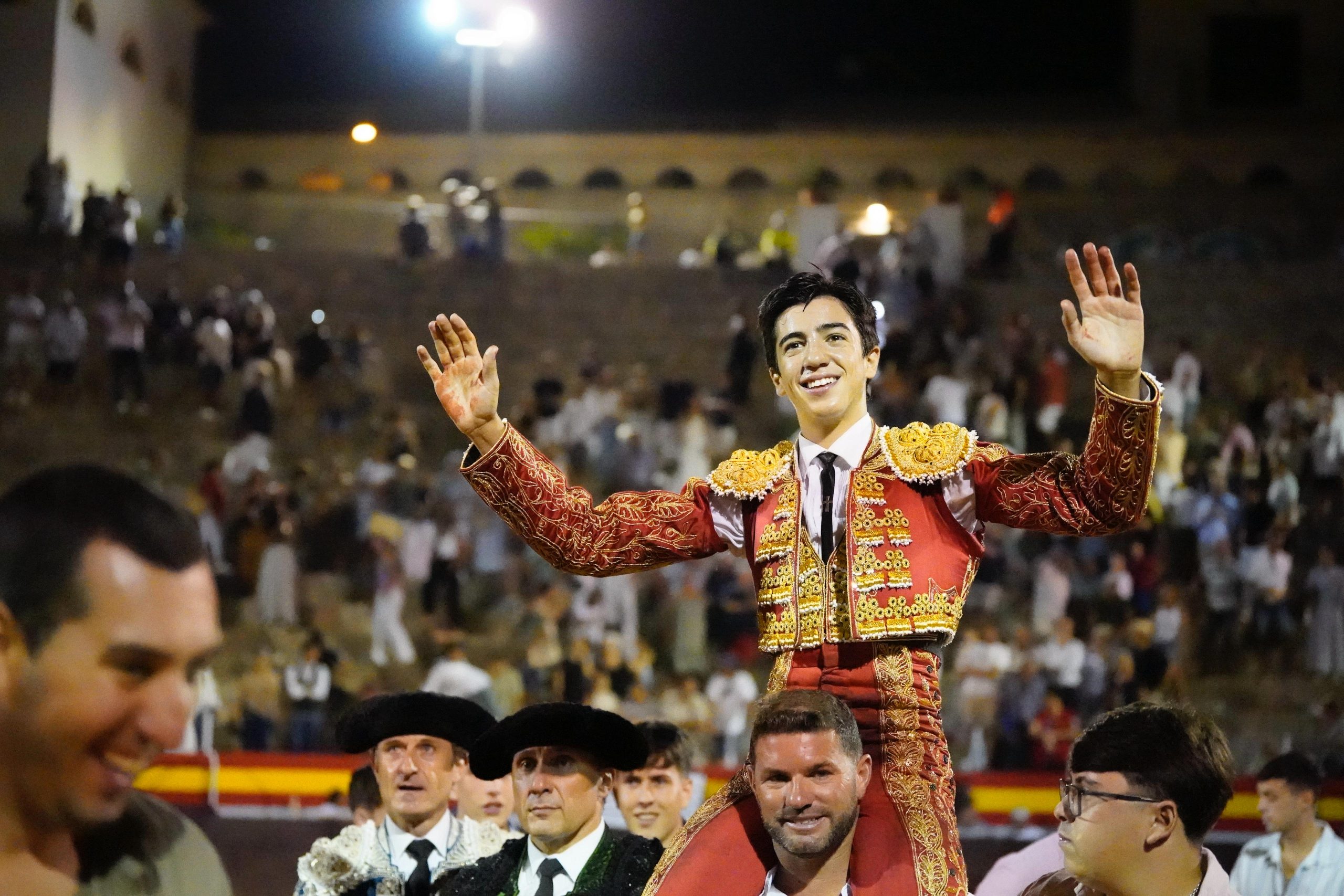 David de Miranda y Marco Pérez, a hombros en Muro en una tarde de contrastes