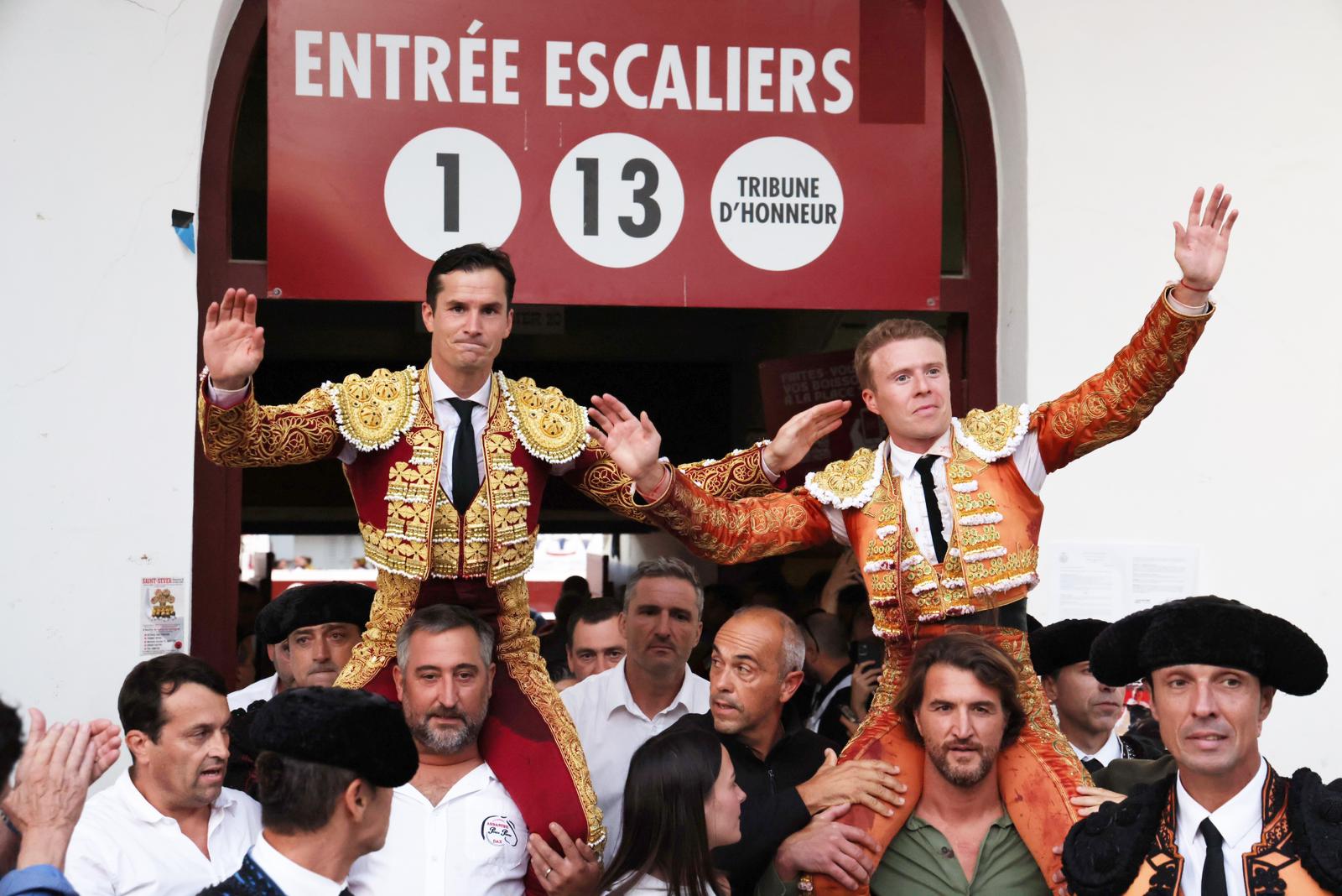 Luque y Clemente cierran a lo grande la temporada en Dax con dos toros de vuelta al ruedo y un rabo