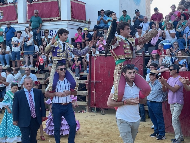 Pablo Hernández y "Bombita" a hombros en Jerez del Marquesado
