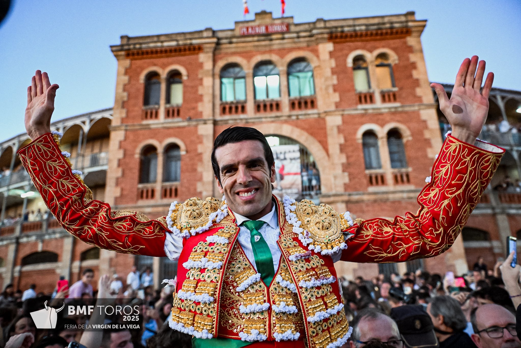 Emilio de Justo indulta a Buenasuerte de Garcigrande y hace historia en Salamanca