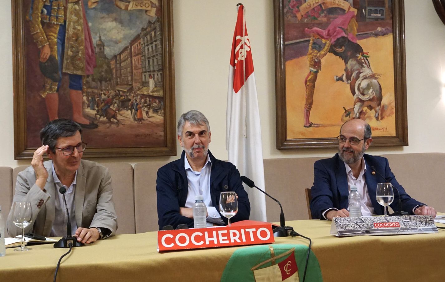Coloquio con Javier García Nieto en el Club Cocherito sobre la Corriente Crítica Esencialista de la crónica taurina