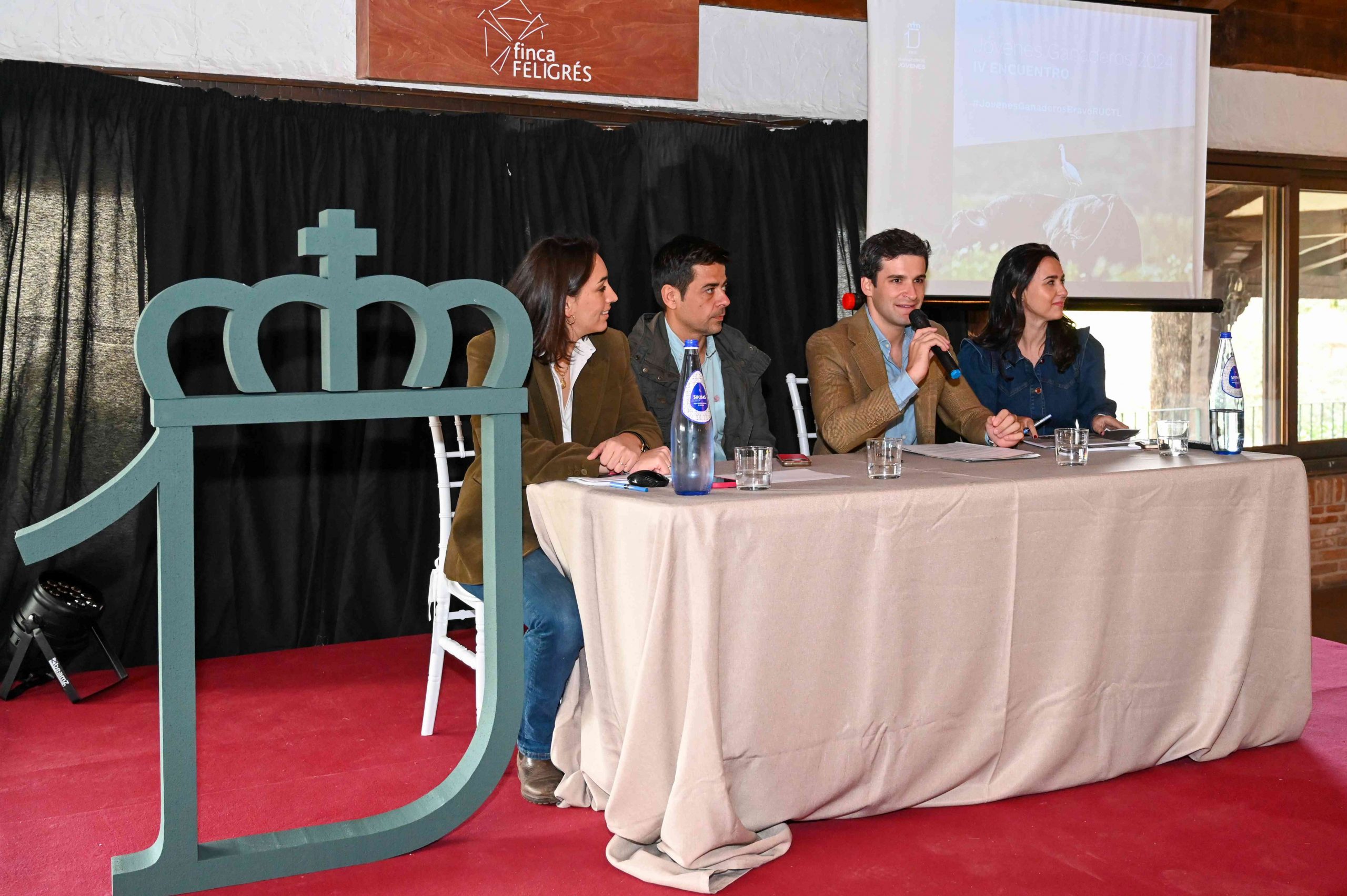 Los jóvenes ganaderos se dan cita en “Don Tello” para debatir el futuro del campo bravo