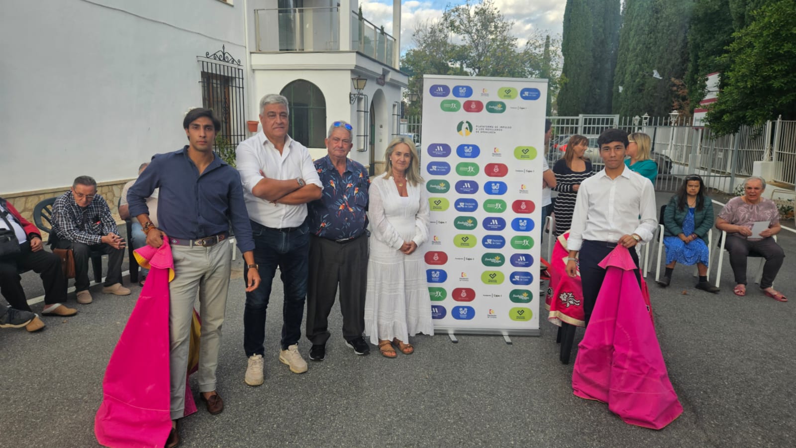 La Diputación de Granada y la Fundación Toro de Lidia acercan la tauromaquia a los mayores de la Residencia Rodríguez Penalva de Huéscar