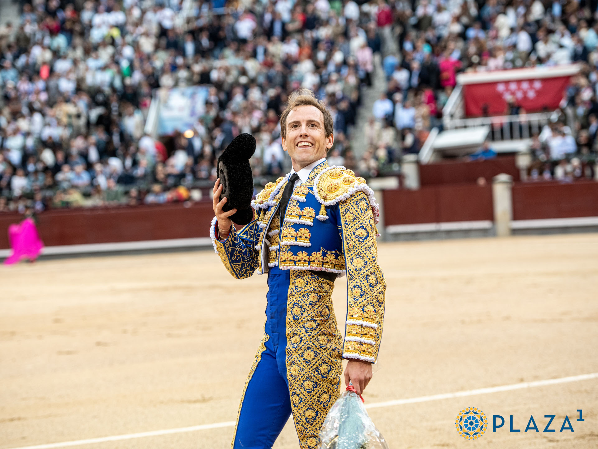 Román deja una oreja ante una imponente tarde de Victorino Martin