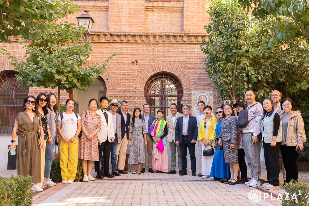 La Fundación Toro de Lidia acerca la tauromaquia a representantes de comunidad china en Madrid