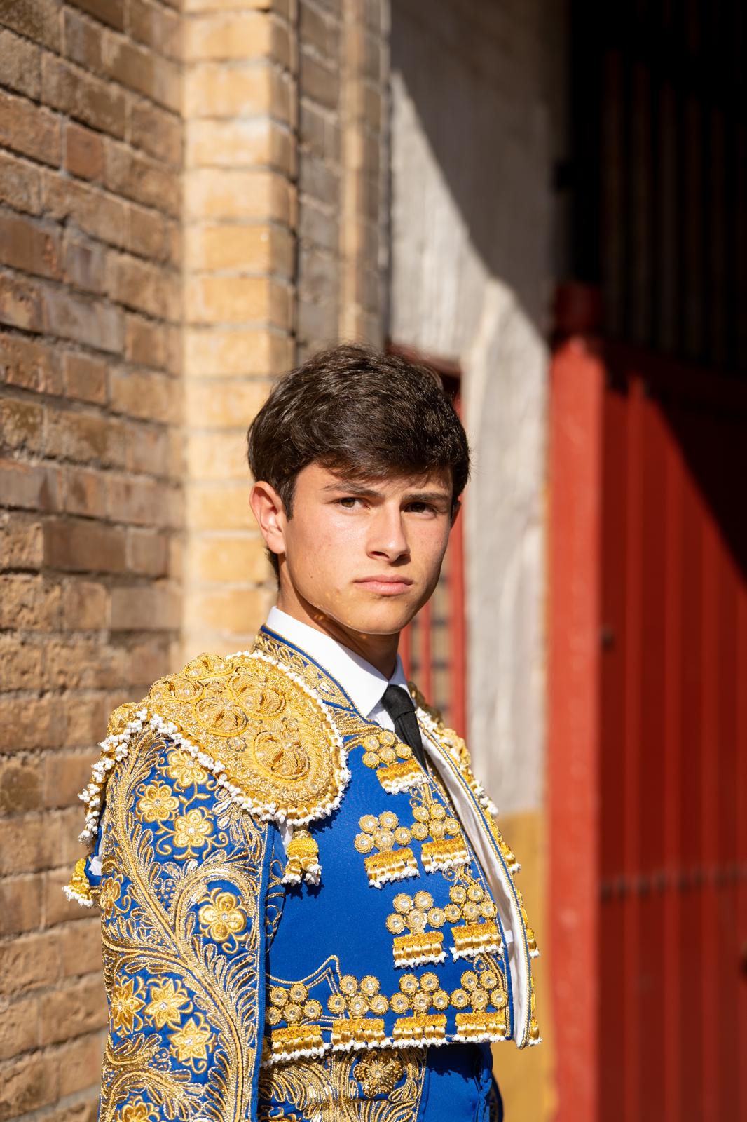 Aarón Palacio, referente de la juventud taurina en el reportaje del 20º cumpleaños de la Princesa Leonor publicado por la revista HOLA!