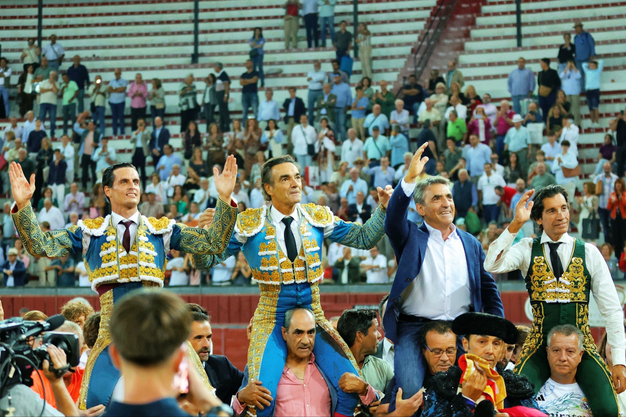 Jaén despide la temporada con Victorino Martín y los tres toreros a hombros: El Cid, Curro Díaz y David Galván