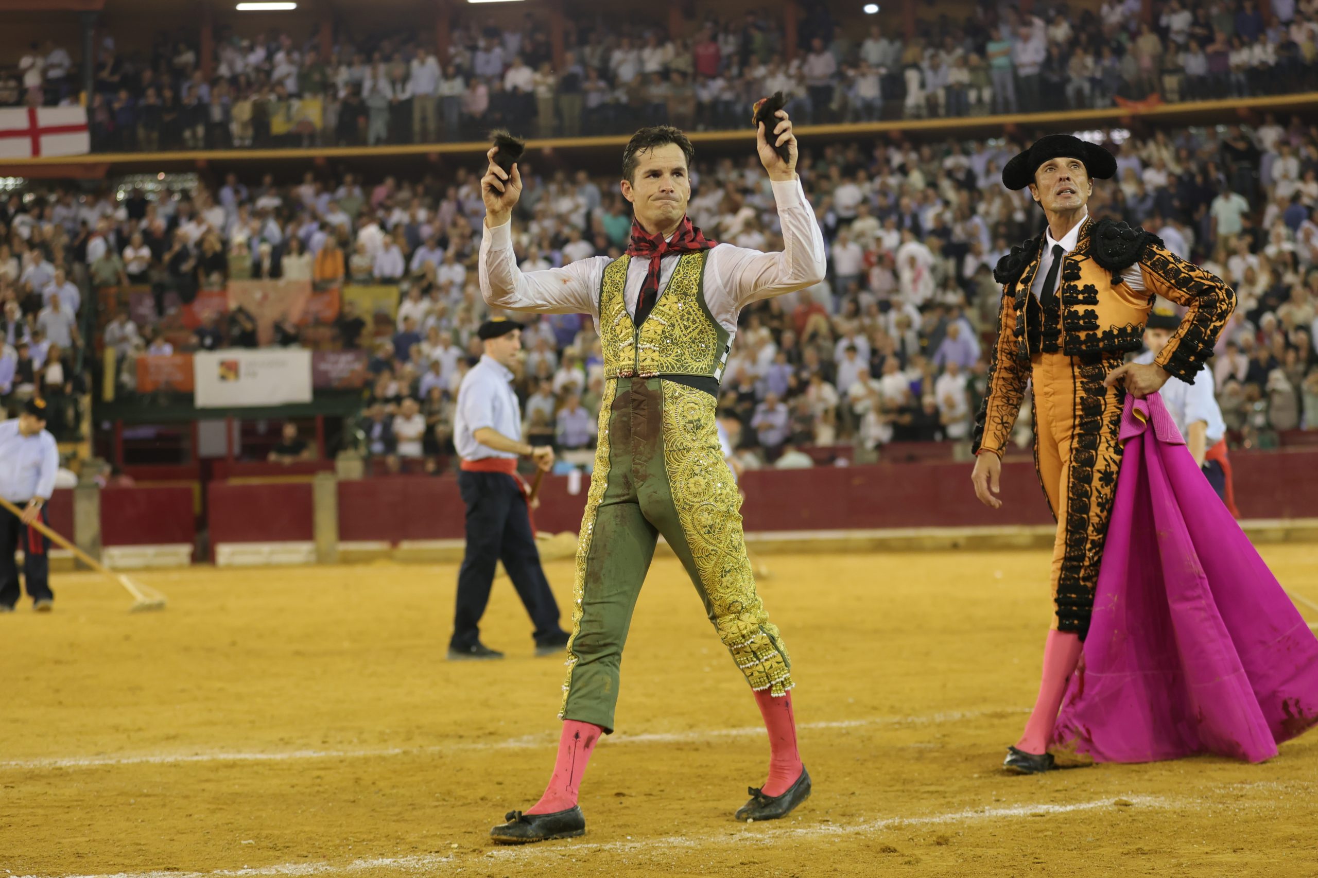 Luque sostiene la tarde en una corrida deslucida y de pocas opciones en Zaragoza