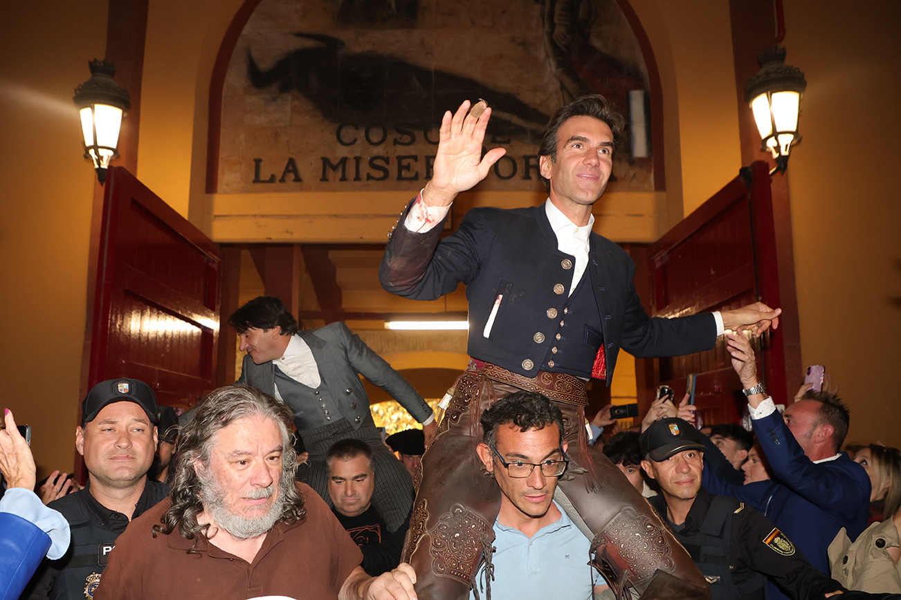 Ventura y Galán abren la Puerta Grande en un brillante cierre de la Feria del Pilar