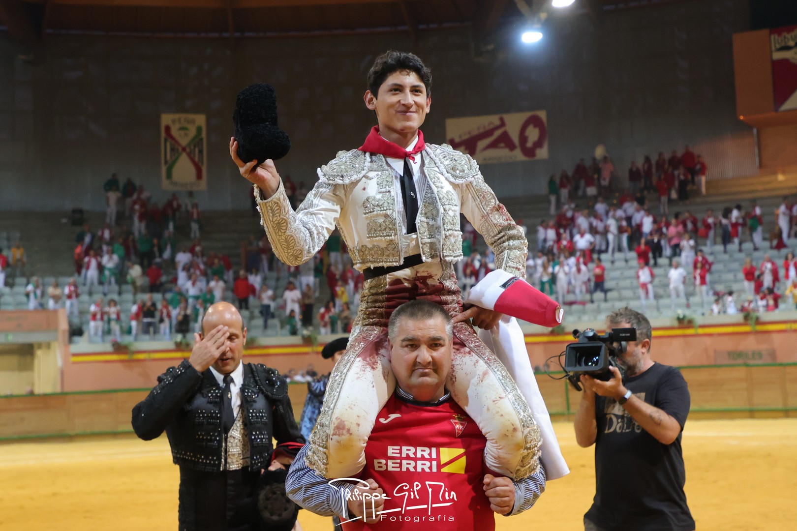 Emiliano borda el toreo en Arnedo junto a Cristiano Torres y abren la puerta grande
