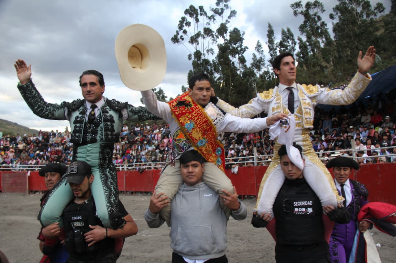 Triunfo y Entrega de Morenito de Aranda, Diego García y Emilio Serna en San Marcos