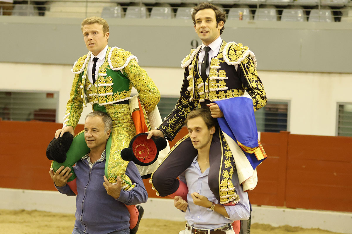 Clemente y Álvaro Burdiel salen a hombros en Las Rozas
