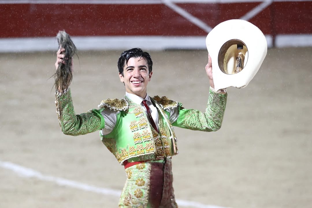 Marco Pérez indulta en Mérida y marca el arranque de la temporada con faena histórica bajo la lluvia