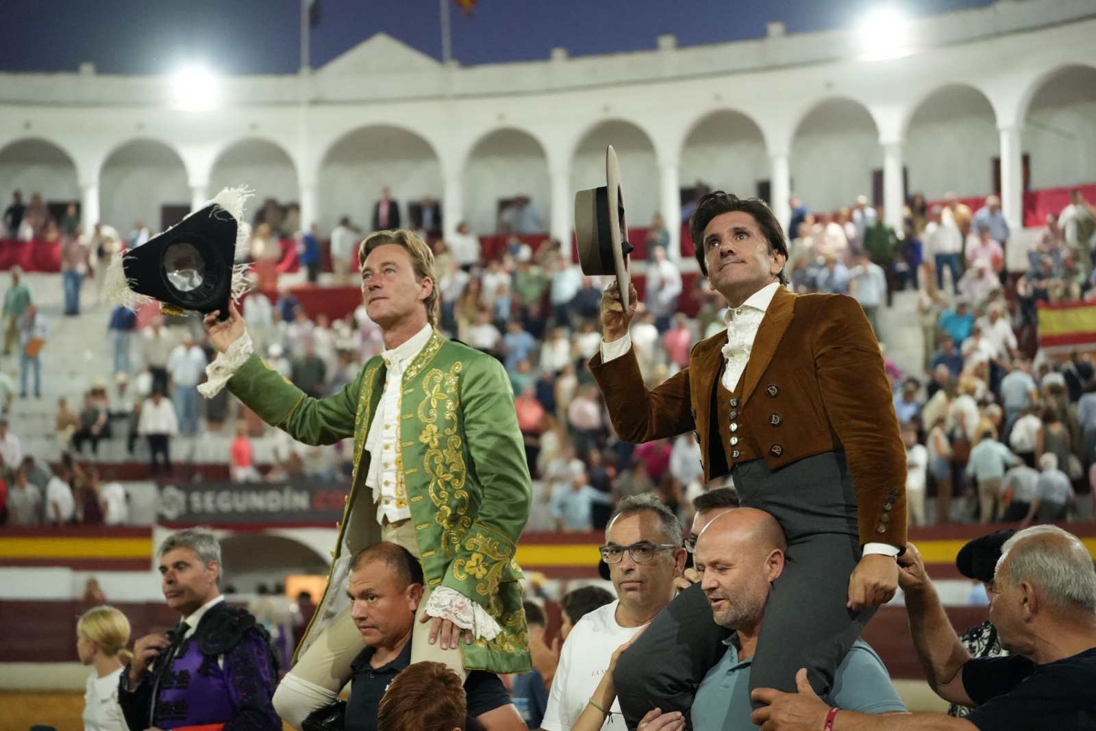 Ventura y Fernandes abren a lo grande la feria de Zafra con una tarde de rejones triunfal