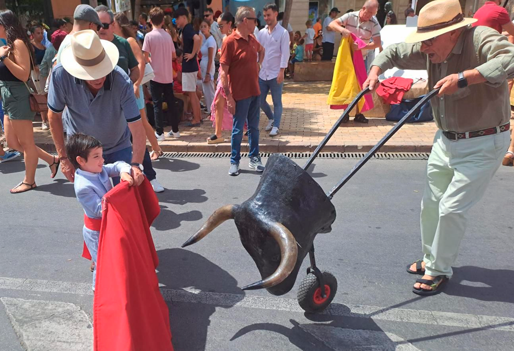 Granada reúne a colectivos taurinos en el Campo del Príncipe para fortalecer la afición y la cantera
