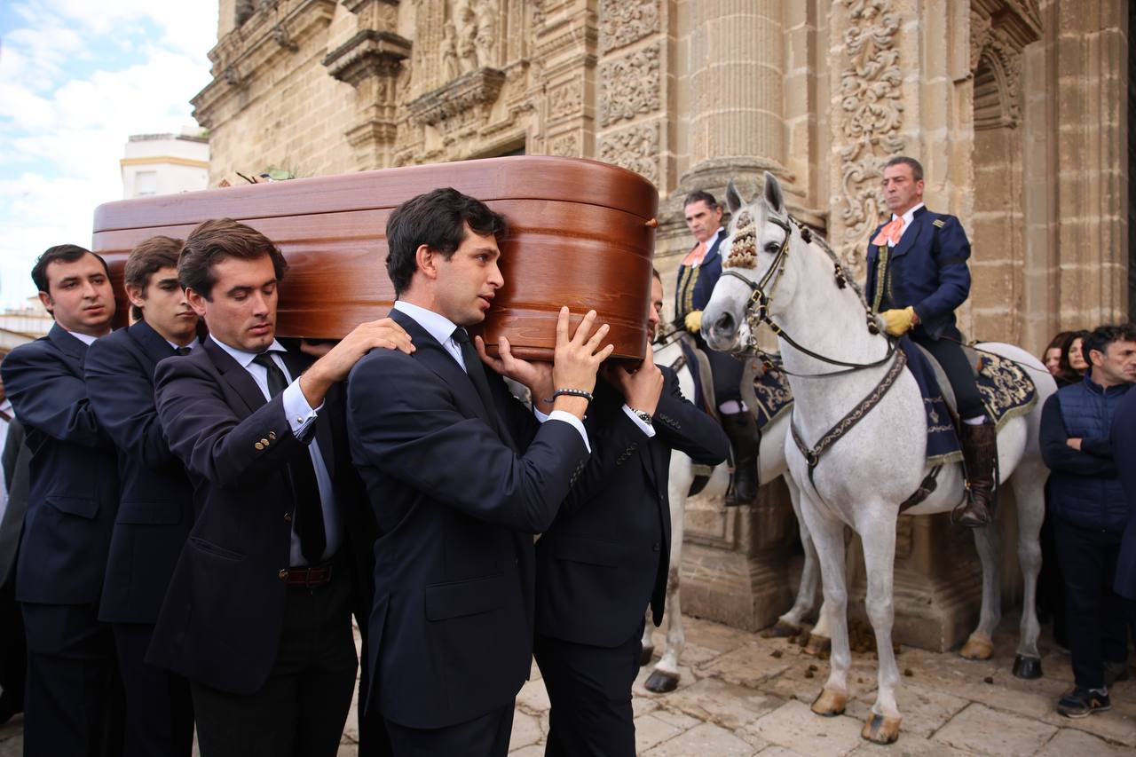Jerez despide a Álvaro Domecq, figura irrepetible del toreo, la ganadería y el arte ecuestre