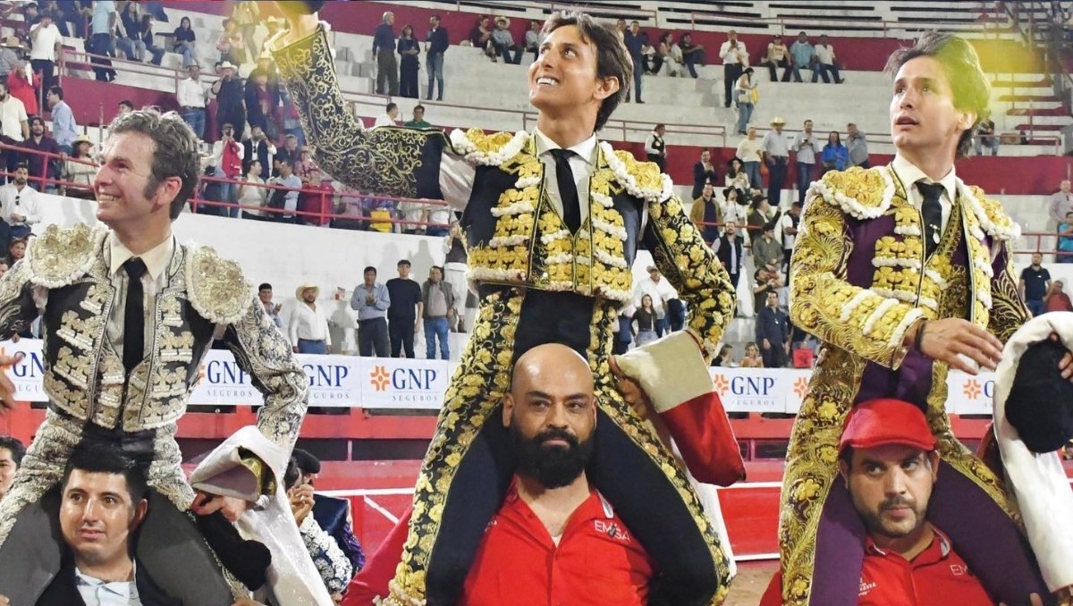 El Payo, Roca Rey y Arturo Gilio arrasan en Monterrey y salen a hombros