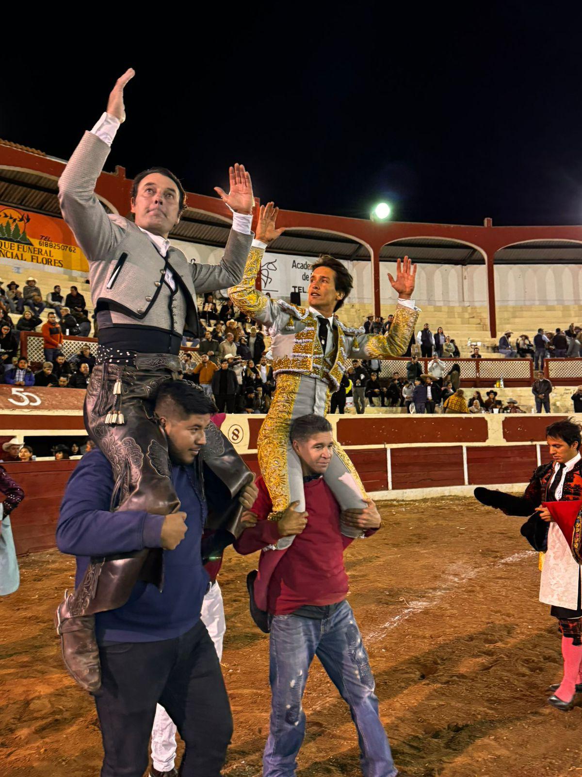 Andy Cartagena y Arturo Gilio, un rabo cada uno en Durando