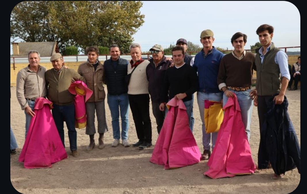 Jorge Isiegas y Javier Illanguas protagonizan un tentadero bajo la presencia de Ortega Cano en Hnos. Marcén