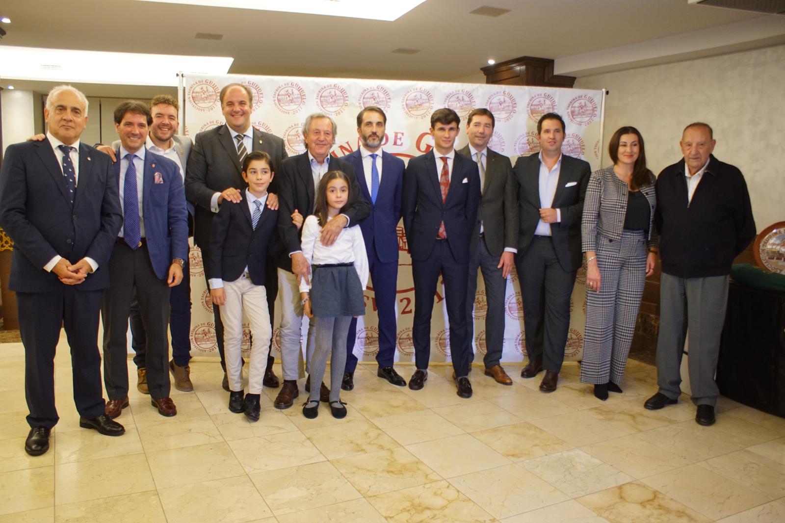 Manuel Diosleguarde recoge el premio a triunfador de la Feria Taurina de Guijuelo